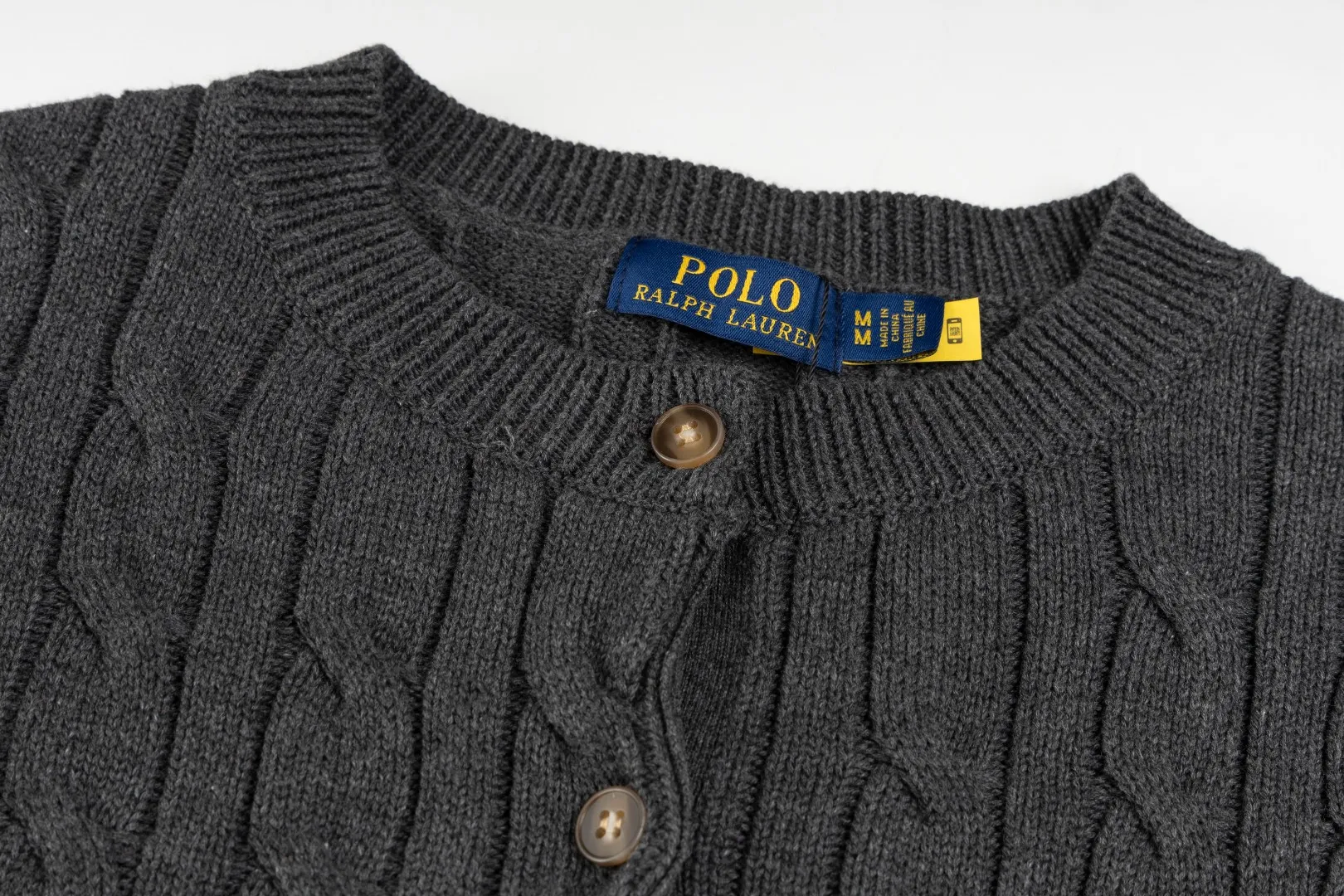 P230 #R93 RALPH LAUREN Ralph Lauren twelve colors classic small label embroidery logo seven-button knitted cable cardigan sweater women's top, high-density LOGO embroidery on the chest, original customization of tag accessories. Made of pure cotton yarn, pure cotton is skin-friendly and comfortable, small label war horse embroidered twist button cardigan sweater 🐎 high quality, follow the blogger to learn how to wear it! Let’s buy a Ralph Lauren cable sweater. It’s a super hard-to-find series after it became popular. It’s hard to find one on the official website. It’s simple and practical to wear, with a lazy and loose feel. The thickened fabric has more texture, feels soft and delicate, and has a loose fit. Whether worn alone or layered, you can wear different styles of fashion with just one piece!   Size: